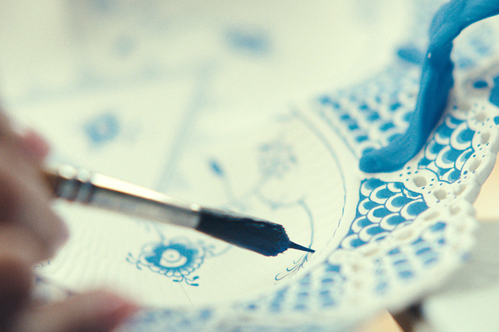 Handpainting a piece of Blue Fluted Full Lace